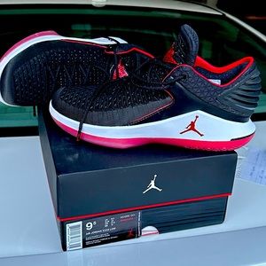 Nike Air Jordan XXXII Low, New, 9.5, Black and Red.
